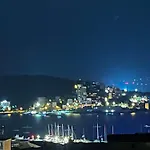 Tres Bel Avec Terrasse De 87m2 Avec Superbe Vue Panoramique Sur La Baie D *