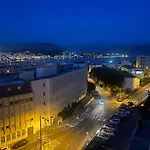 Tres Bel Avec Terrasse De 87m2 Avec Superbe Vue Panoramique Sur La Baie D *
