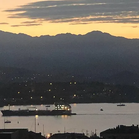 Tres Bel Avec Terrasse De 87m2 Avec Superbe Vue Panoramique Sur La Baie D アパート アジャクシオ