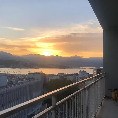 Tres Bel Avec Terrasse De 87m2 Avec Superbe Vue Panoramique Sur La Baie D * アジャクシオ