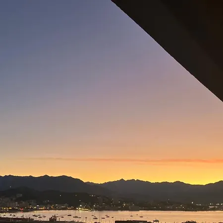 Tres Bel Avec Terrasse De 87m2 Avec Superbe Vue Panoramique Sur La Baie D *