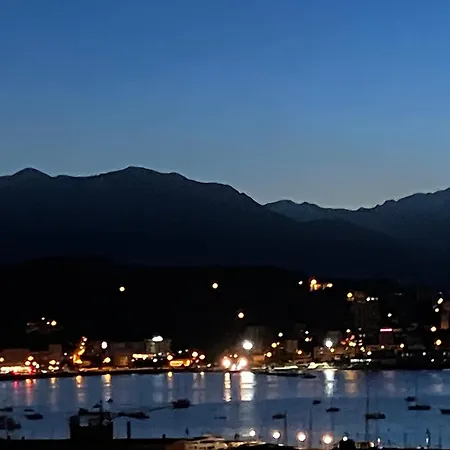 Tres Bel Avec Terrasse De 87m2 Avec Superbe Vue Panoramique Sur La Baie D アパート