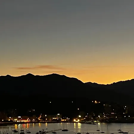 Tres Bel Avec Terrasse De 87m2 Avec Superbe Vue Panoramique Sur La Baie D アパート アジャクシオ