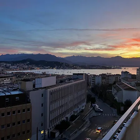 Apartamento Tres Bel Avec Terrasse De 87m2 Avec Superbe Vue Panoramique Sur La Baie D Ajaccio (Corsica)