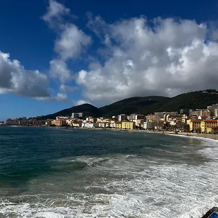 Tres Bel Avec Terrasse De 87m2 Avec Superbe Vue Panoramique Sur La Baie D Apartament
