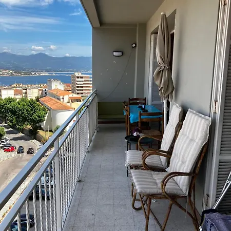 Tres Bel Avec Terrasse De 87m2 Avec Superbe Vue Panoramique Sur La Baie D