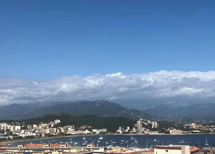 Apartament Tres Bel Avec Terrasse De 87m2 Avec Superbe Vue Panoramique Sur La Baie D Ajaccio (Corsica)