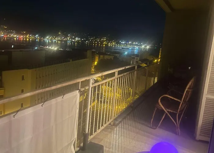 Apartament Tres Bel Avec Terrasse De 87m2 Avec Superbe Vue Panoramique Sur La Baie D