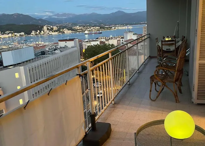 Tres Bel Avec Terrasse De 87m2 Avec Superbe Vue Panoramique Sur La Baie D Apartament *