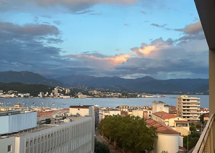 Tres Bel Avec Terrasse De 87m2 Avec Superbe Vue Panoramique Sur La Baie D Apartament *
