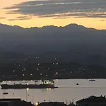 Tres Bel Avec Terrasse De 87m2 Avec Superbe Vue Panoramique Sur La Baie D Апартаменты Аяччо
