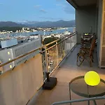 Tres Bel Avec Terrasse De 87m2 Avec Superbe Vue Panoramique Sur La Baie D Апартаменты *