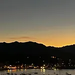 Tres Bel Avec Terrasse De 87m2 Avec Superbe Vue Panoramique Sur La Baie D Апартаменты Аяччо