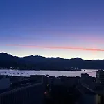 Tres Bel Avec Terrasse De 87m2 Avec Superbe Vue Panoramique Sur La Baie D