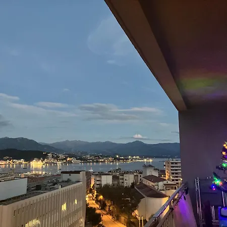 Tres Bel Avec Terrasse De 87m2 Avec Superbe Vue Panoramique Sur La Baie D *