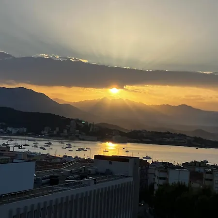 Très Bel Avec Terrasse De 87m2 Avec Superbe Vue Panoramique Sur La Baie D