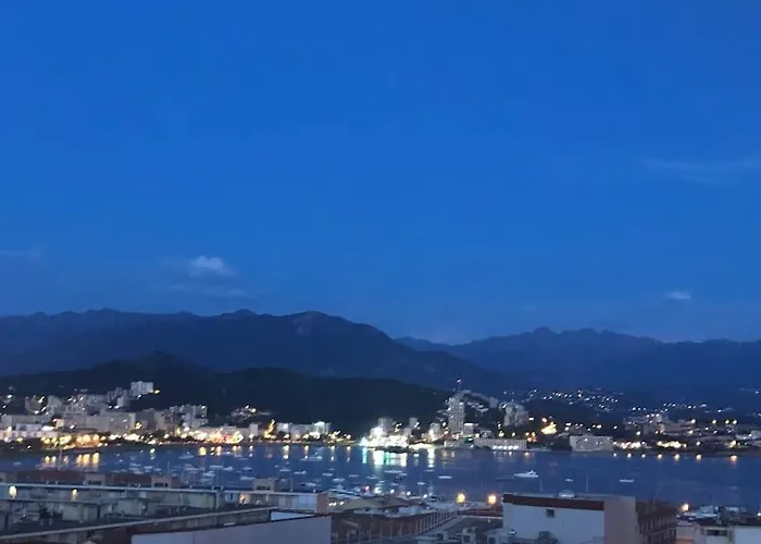 Tres Bel Avec Terrasse De 87m2 Avec Superbe Vue Panoramique Sur La Baie D * 아작시오