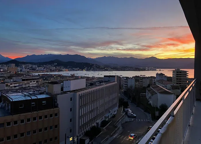 Appartamento Très Bel Avec Terrasse De 87m2 Avec Superbe Vue Panoramique Sur La Baie D Ajaccio (Corsica)