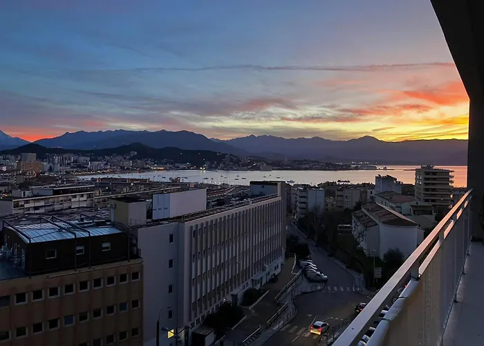 Tres Bel Avec Terrasse De 87m2 Avec Superbe Vue Panoramique Sur La Baie D 아작시오